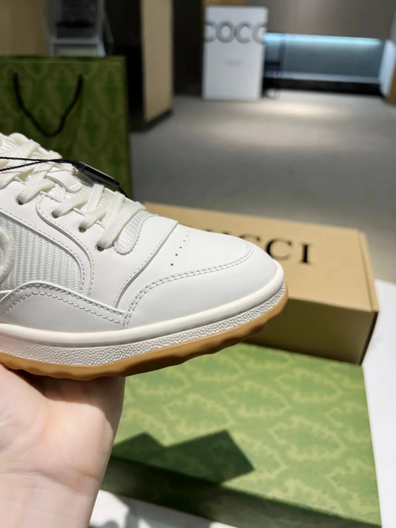 P520👟👟 2023 new and highest version of Kuqi Gucci men's and women's small dirty shoes, original version 1: dismantling and re-engraving, no matter the last shape, details, or materials, we have carefully selected them, just to make them good and make your feet feel more comfortable. The texture is the best in the entire network, welcome to shop around for comparison. Color: Synchronized color at the counter, 9 colors available. Size: Female 35-40. Male 39-44